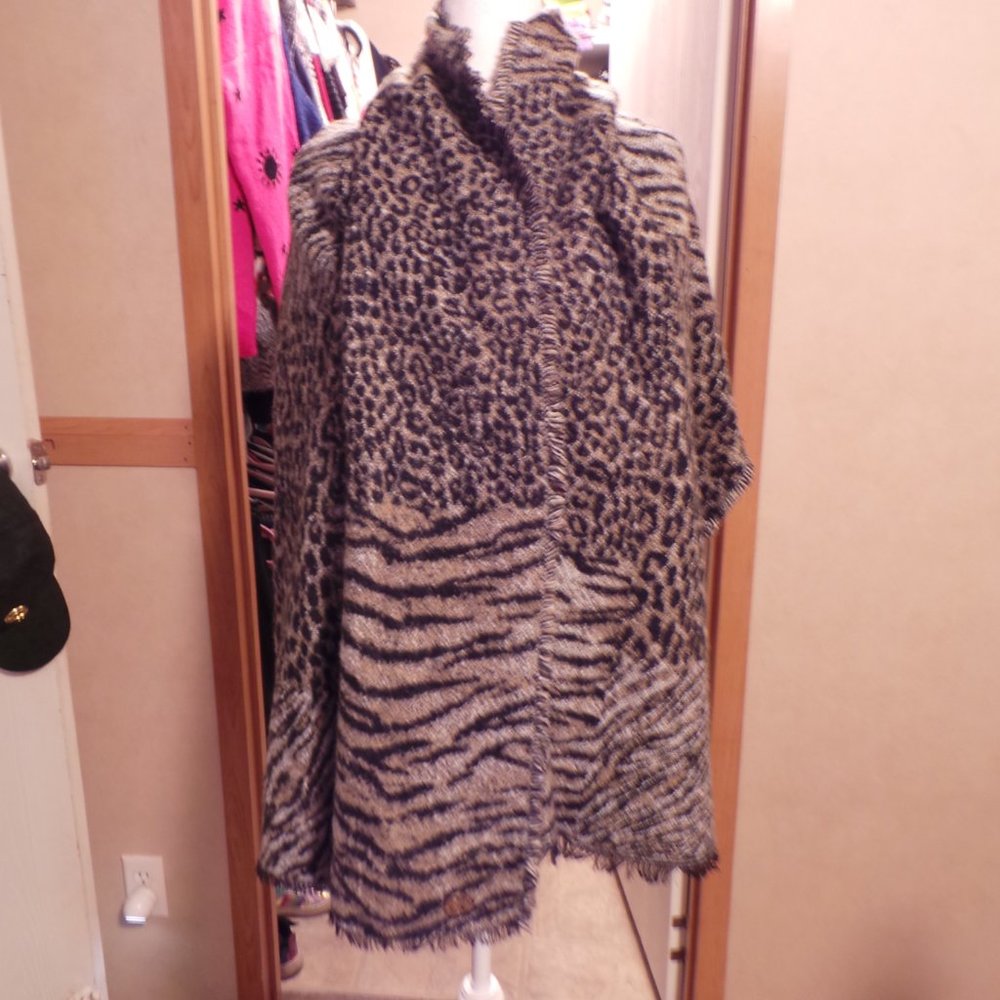 Michael Michael Kors Blanket Scarf/Wrap/Shawl - Picture 7 of 10